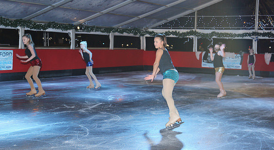 ice-skating-team
